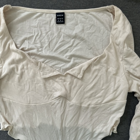 Flare sleeve crop top from SHEIN - Picture 3 of 3